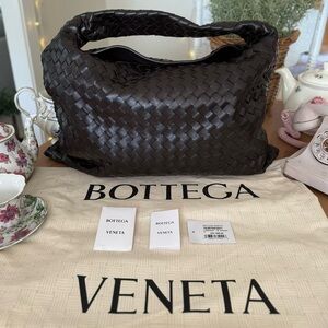 NWT Bottega Veneta Large Hop Shoulder Bag (Fondant)